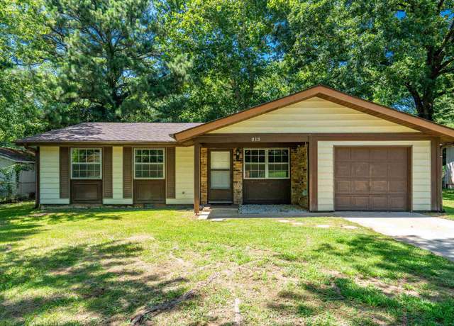 Property at 213 Fairwood Cir, Hot Springs, AR 71913, 3 beds, 1 bath
