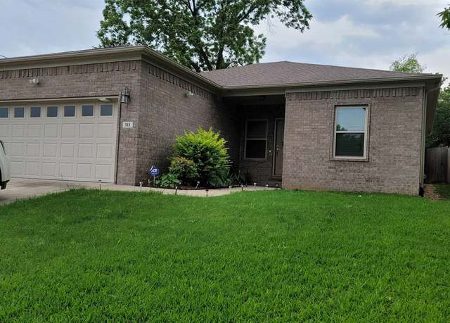 Property at 511 Pearson St, Benton, AR 72015, 3 beds, 2 baths