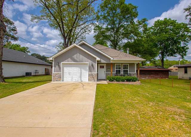 Property at 1917 W Sevier St, Benton, AR 72019, 3 beds, 2 baths