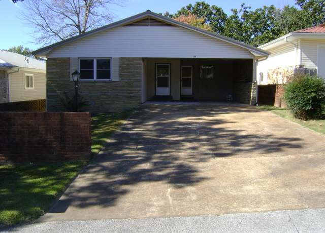 Property at 309 Parliament Dr, Horseshoe Bend, AR, 2 beds, 1.5 baths