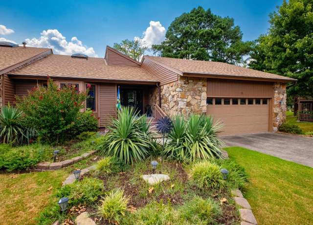 Property at 15 Par Dr, Maumelle, AR 72113, 4 beds, 3 baths