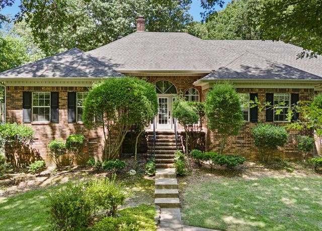 Property at 254 S Enid Ave, Russellville, AR 72801, 4 beds, 2 baths