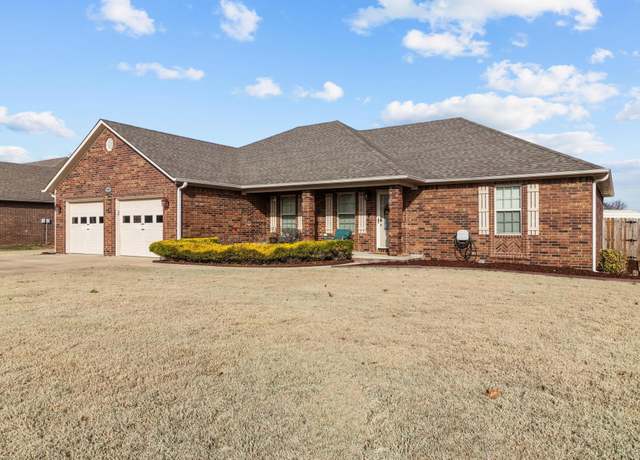 Property at 5009 S 28th St, Paragould, AR 72450, 3 beds, 2.5 baths