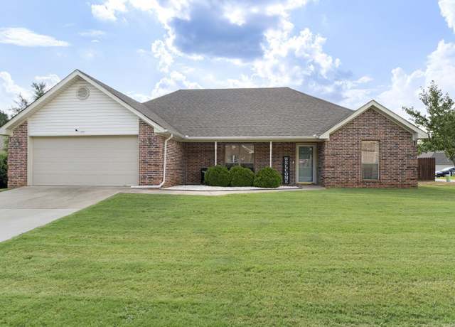 Property at 201 Pope Dr, Benton, AR 72015, 3 beds, 2 baths