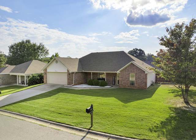 Property at 201 Pope Dr, Benton, AR 72015, 3 beds, 2 baths