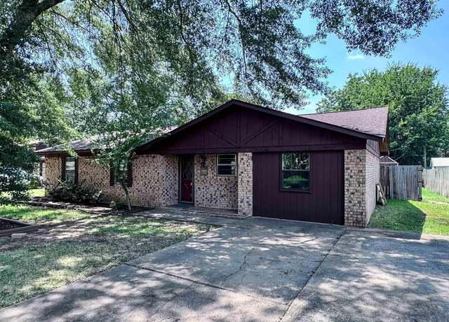 Property at 4905 Fernwood Dr, Texarkana, AR 71854, 4 beds, 2 baths