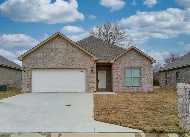 Property at 402 Everett Ln, Jonesboro, AR 72401, 3 beds, 2 baths