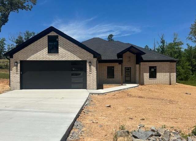 Property at 1000 Duke Dr, Bauxite, AR 72011, 4 beds, 2.5 baths