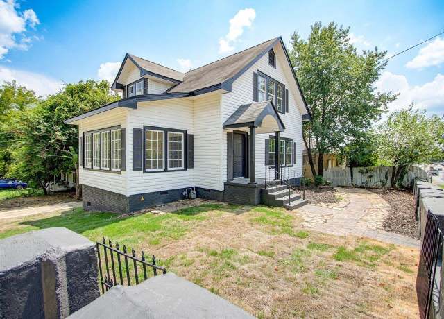 Property at 301 Summer St, Hot Springs, AR 71913, 3 beds, 2 baths
