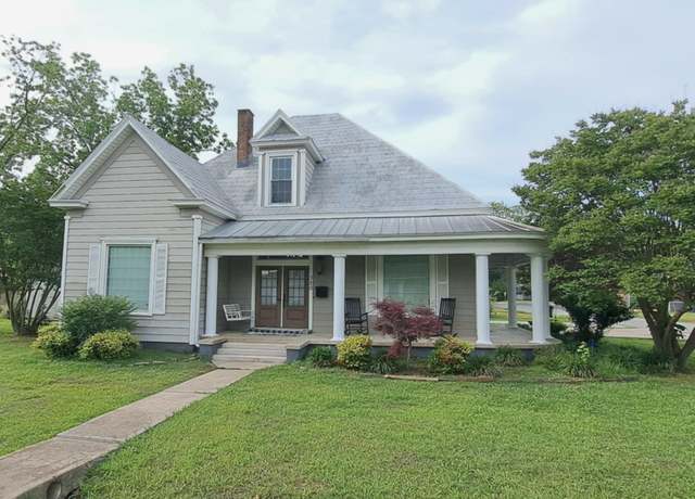 Property at 320 E 4th St, Lonoke, AR 72086, 3 beds, 2 baths