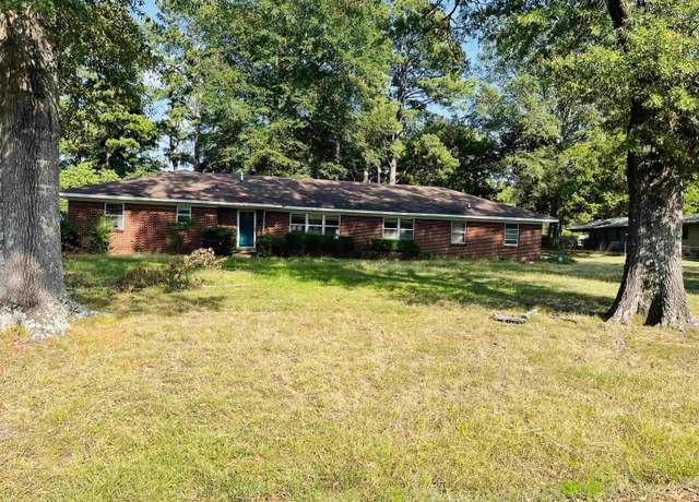 Property at 467 S Edwards St, Monticello, AR 71655, 3 beds, 3 baths