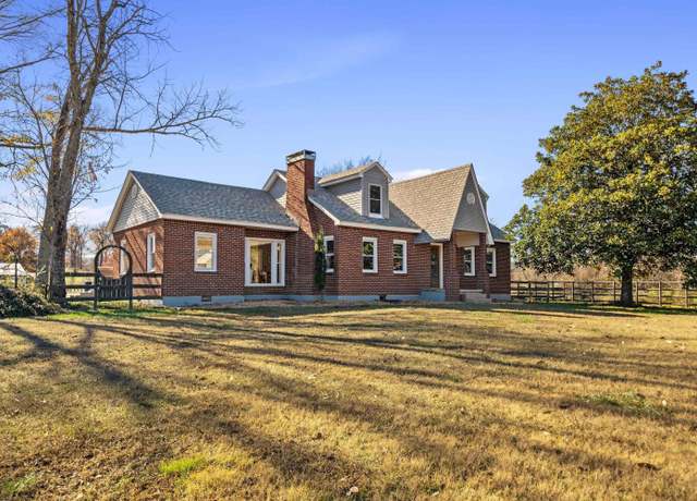 Property at 300 Mt Carmel Rd, Hot Springs, AR 71913, 4 beds, 3 baths