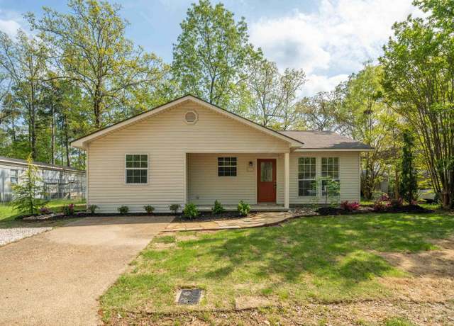 Property at 115 Patton St, Hot Springs, AR 71913, 4 beds, 2 baths
