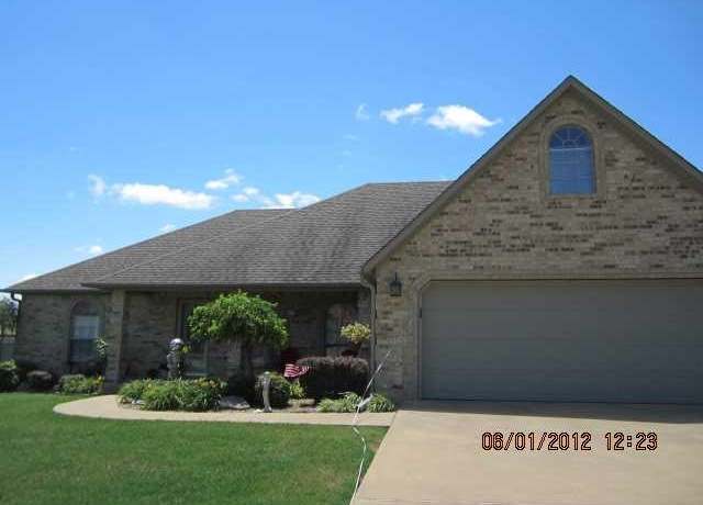 Property at 3006 Canterbury Dr, Paragould, AR 72450, 3 beds, 2 baths