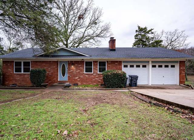 Property at 207 W 23rd St, Russellville, AR 72802, 3 beds, 2 baths