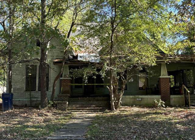 Property at 121 NW Cleveland Ave, Camden, AR 71701, 2 beds, 2 baths