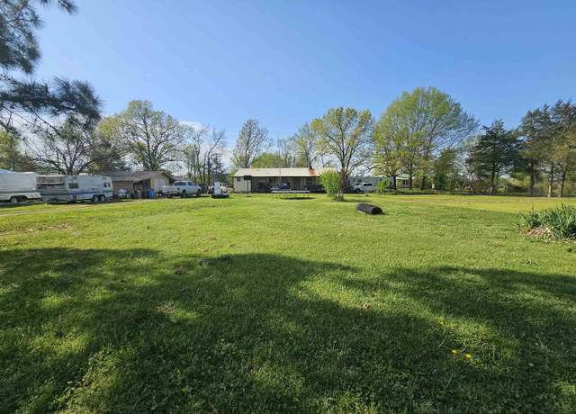 Property at 725 Edgewood, Waldron, AR 72958, 4 beds, 2 baths