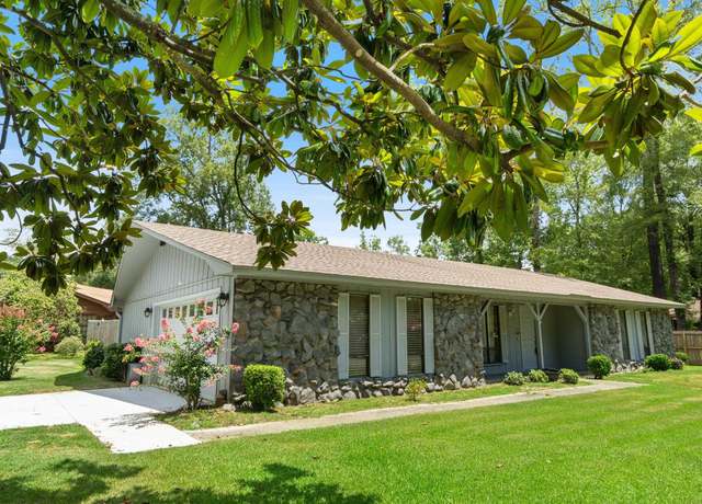 Property at 8 Smoking Oaks Rd, Conway, AR 72034, 3 beds, 2 baths