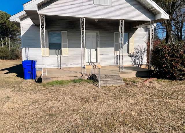 Property at 900 6th St, Conway, AR 72032, 2 beds, 1 bath