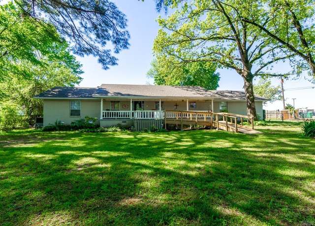 Property at 5609 Oak Grove Rd, North Little Rock, AR 72118, 3 beds, 2.5 baths