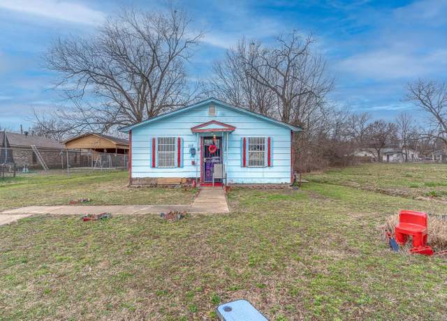 Property at 525 S 20th St, West Memphis, AR 72301, 2 beds, 1 bath