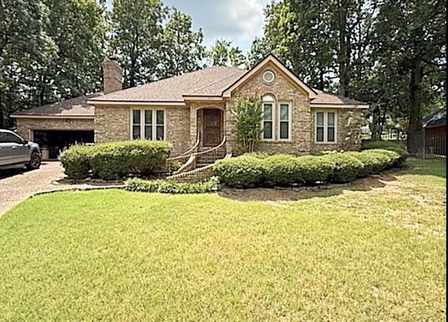 Property at 2003 Catherine Dr, Jonesboro, AR 72404, 3 beds, 2 baths