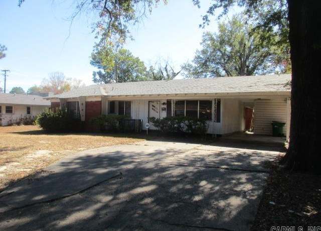Property at 2202 W 39th, Pine Bluff, AR 71603, 3 beds, 2.5 baths
