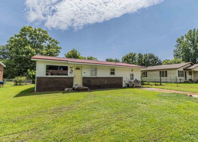 Property at 605 N 7 1/2 St, Paragould, AR 72450, 3 beds, 1 bath