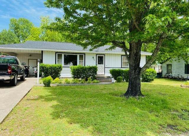Property at 709 Sampson Ave, Mena, AR 71953, 3 beds, 2 baths
