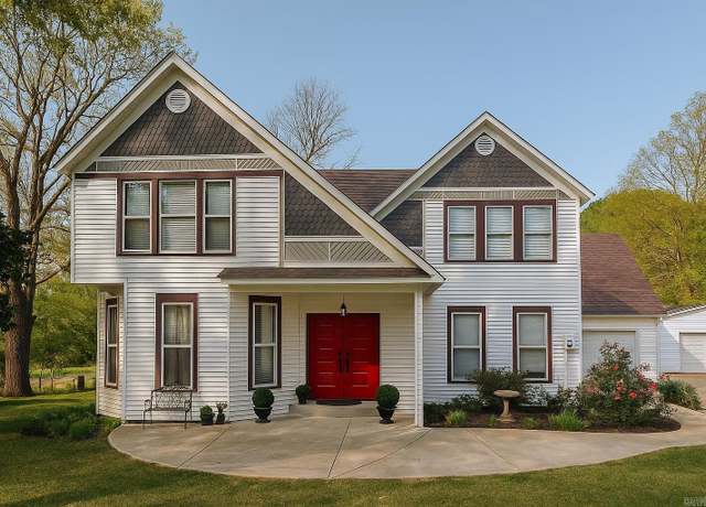 Property at 756 Royal Ave, Piggott, AR 72454, 4 beds, 3 baths