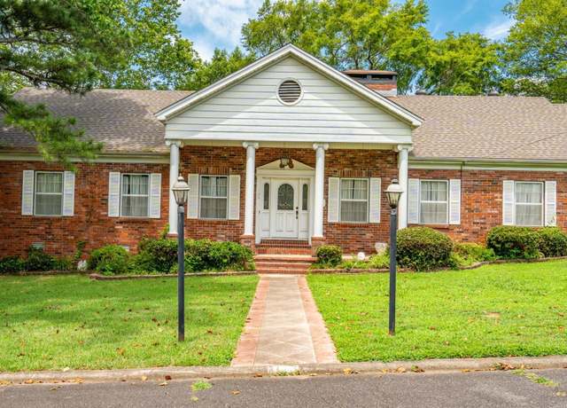 Property at 106 Siesta St, Hot Springs, AR 71913, 3 beds, 2.5 baths