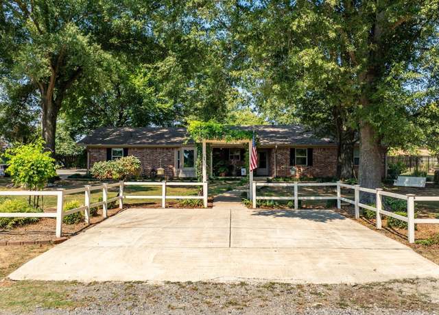Property at 1 Cedar Oaks Dr, Conway, AR 72011, 3 beds, 2 baths