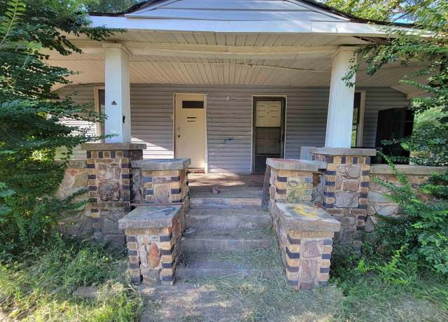 Property at 1501 Reeves Ave, Mena, AR 71953, 3 beds, 2 baths