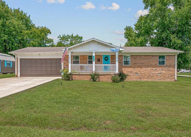 Property at 5701 Cedar St, Paragould, AR 72450, 3 beds, 2 baths