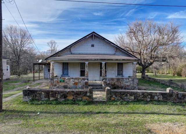 Property at 110 Hattie St, Norman, AR 71960, 3 beds, 1 bath