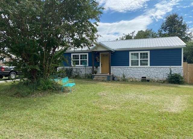 Property at 2804 Westmoreland, Mena, AR 71953, 2 beds, 1.5 baths