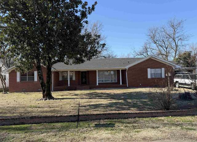 Property at 208 5th St, Hughes, AR 72348, 4 beds, 3 baths