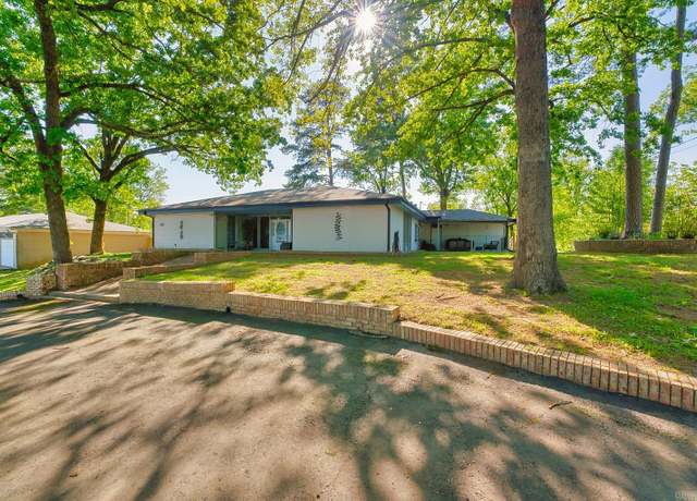 Property at 135 Roundwood Dr, Hot Springs, AR 71901, 4 beds, 3 baths
