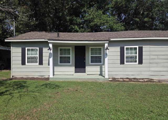 Property at 1012 N Lowe St, Stuttgart, AR 72160, 3 beds, 1 bath