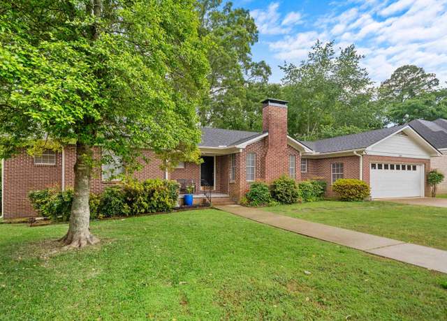 Property at 206 Shawnee St, Hot Springs, AR 71901, 3 beds, 2 baths