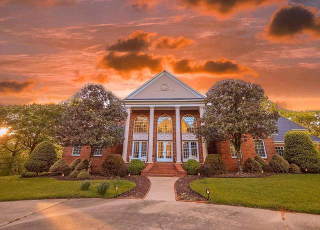 Property at 3050 Grandview Dr, Camden, AR 71701, 4 beds, 4.5 baths