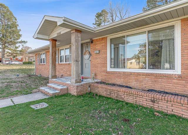 Property at 1806 Magnolia, Paragould, AR 72450, 3 beds, 2 baths