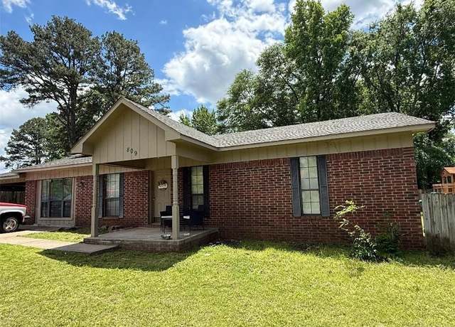 Property at 809 Walnut St, Dardanelle, AR 72834, 3 beds, 1.5 baths