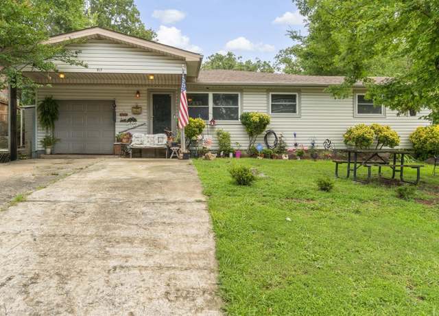 Property at 817 W 55th St, North Little Rock, AR 72118, 3 beds, 2 baths