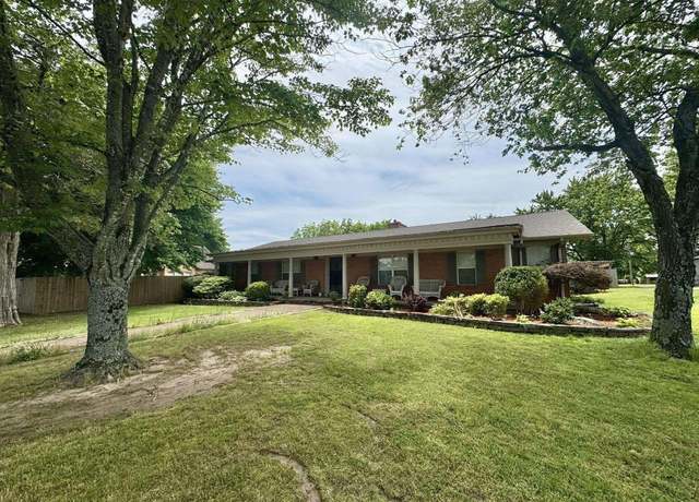 Property at 211 Service St, Mountain View, AR 72560, 4 beds, 3 baths