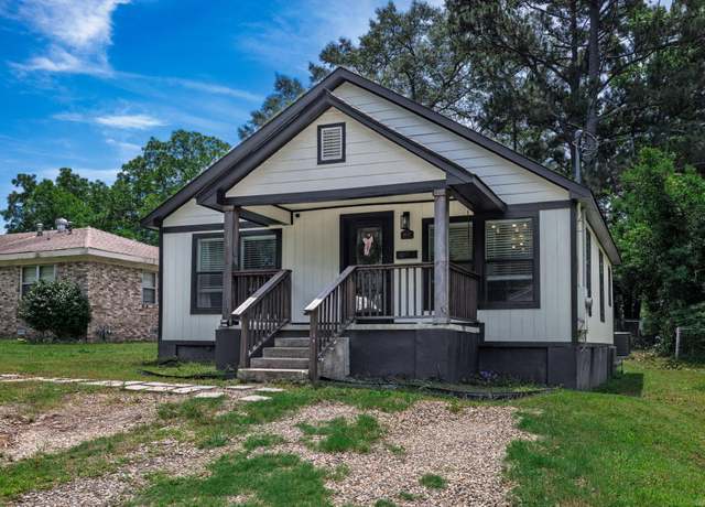 Property at 1647 Gresham St, Arkadelphia, AR 71923, 4 beds, 2 baths