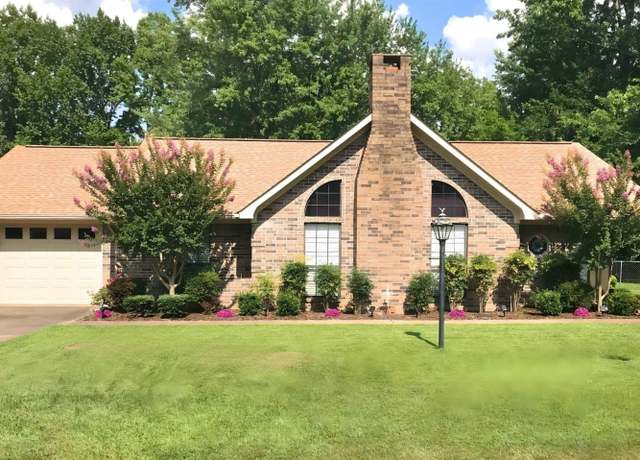 Property at 308 Jenny Lind Dr, Mena, AR 71953, 3 beds, 2 baths
