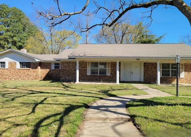 Property at 1320 Grove St, Nashville, AR, 3 beds, 2 baths