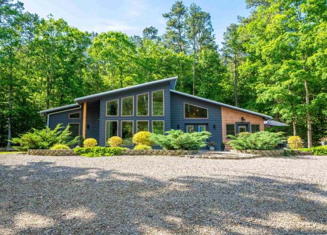 Property at 9048 Albert Pike, Royal, AR 71968, 6 beds, 5 baths