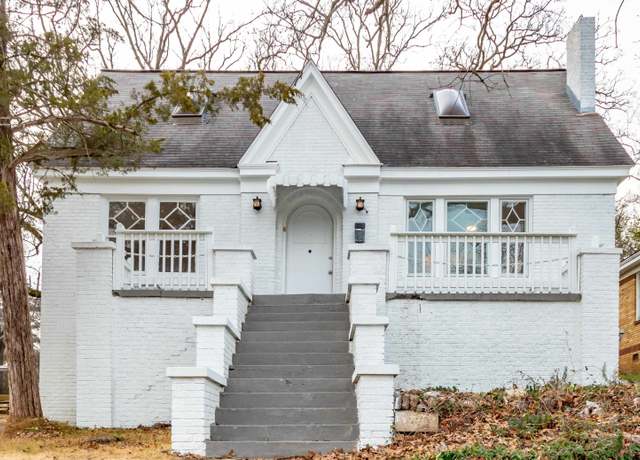 Property at 300 N Schiller St, Little Rock, AR 72205, 3 beds, 2 baths